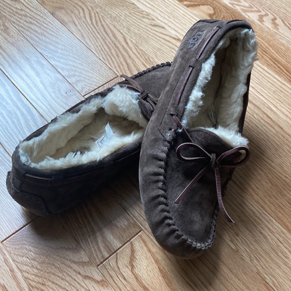 Ugg slippers Size 6 - Picture 6 of 6